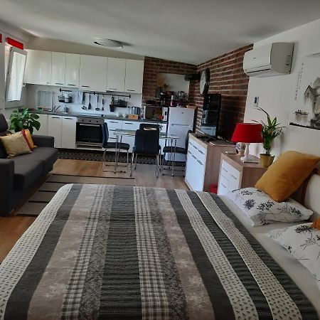 Apartments Isabella プトゥイ エクステリア 写真