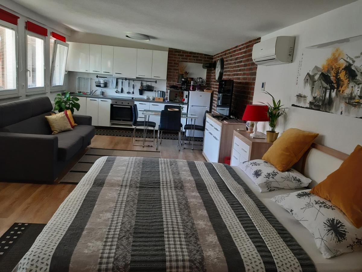 Apartments Isabella プトゥイ エクステリア 写真